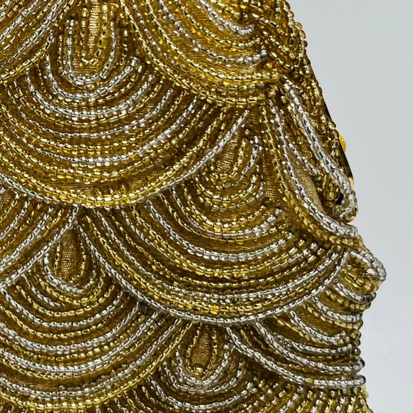 Vintage Scalloped,Gold, Beaded Snap close Purse, W/Box Chain - Picture 8 of 10